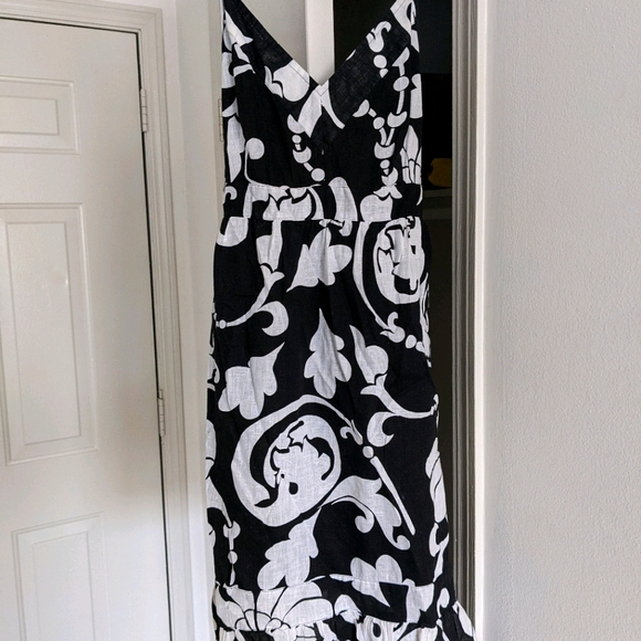 Old Navy Dresses & Skirts - Black and white summer dress